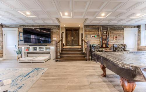 Morris-Turnberry Maison | The Chapel Retreat