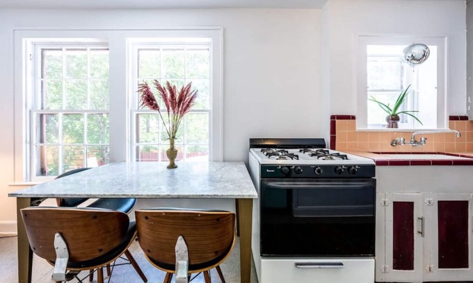 Cherrywood Maison | The Charmer, Super Close to UT + Downtown