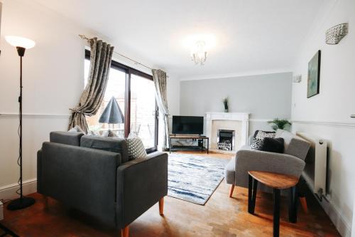 Cheshunt Maison | The Cheshunt Base, Convenient Stay for Pros & Groups for long term