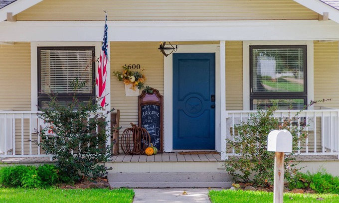 Brenham Maison | The Church House⭐️⭐️⭐️⭐️⭐️ 3 Bd 2 B 20 min to Round Top