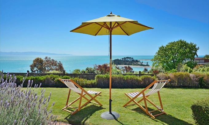Britannia Heights Maison | The Cliffs - Nelson Waterfront Home