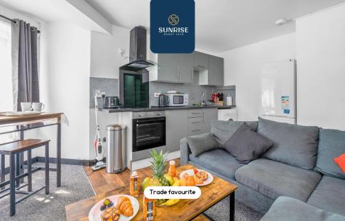 Dundee Appartement | THE CLIPPIE - INVOICE and REDUCED PRICE only via SUNRISE SHORT LETS DUNDEE, 3 Rooms, 4 Beds, Recently Renovated, Free WiFi, Free Street Parking, Ground Floor, Fully Equipped, Short and Long Stay Rates