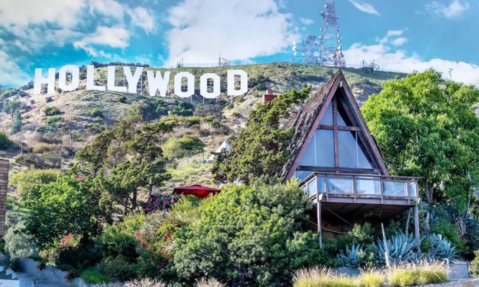 Hollywoodland Maison | Rock n Roll History House justo debajo del signo HOLLYWOOD