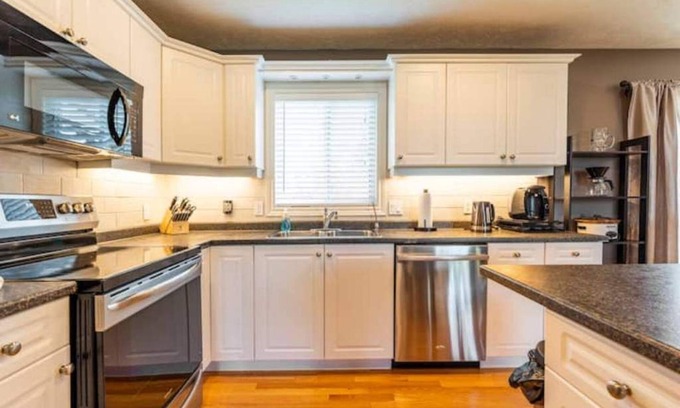 Port Elgin Maison | The Clubhouse - Welcome to Port Elgin, Ontario.