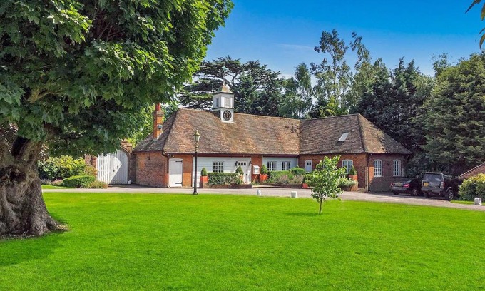 Maidstone Maison | The Coach House by Bloom Stays