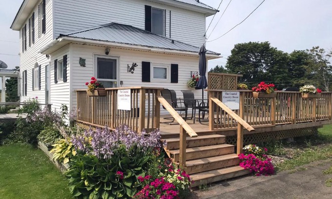 Cape Tormentine Maison | The Coastal Country House in New Brunswick