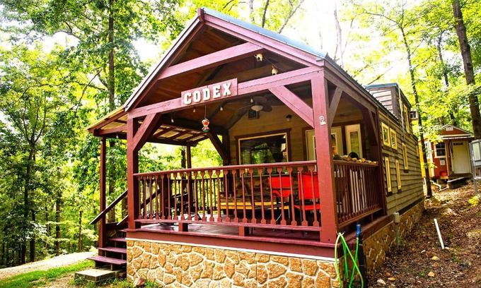 Murfreesboro Maison | The Codex - Parker Creek Bend Cabins