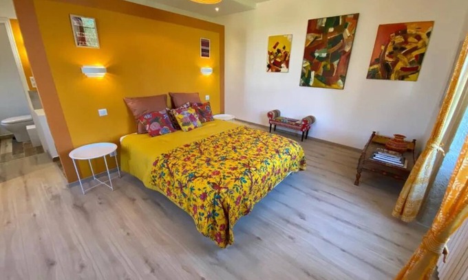 Commarin Lit Et Petit-Déjeuner | Aux couleurs de Commarin Chambre Jaune