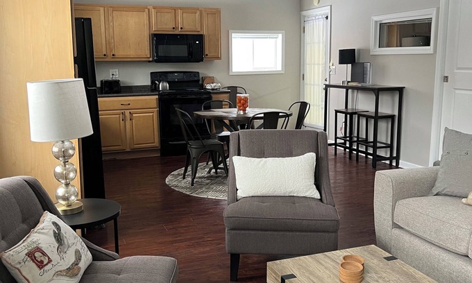 Columbus Appartement | "The Coop" Near Easton Town Center Columbus, OH