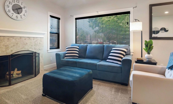 Twin Falls Maison | The Corner Retreat: King & Queen, small pups welcome!