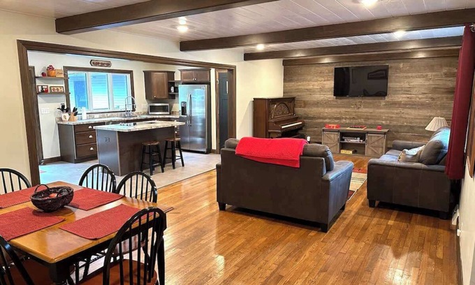 Ashtabula Maison | The Cortland Cottage at Brant's Apple Orchard