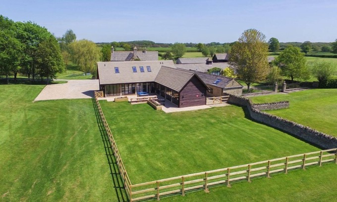 Carterton Maison | The Cotswold Manor Court, bain à remous exclusif, grange pour les jeux, 70 hectares de parc