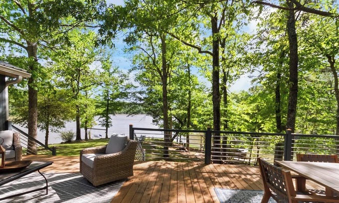 Samantha Maison | The Cottage at Lakeside Pointe