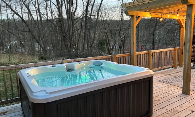 Damascus Maison | The Cottage at Willow Tree Retreat Damascus, Va