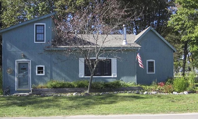 Grand Marais Maison | The Cottage - Dutch storybook bungalow across from campground overlooking beach
