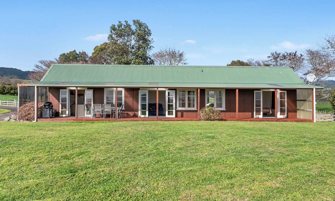 Owhata Maison | The Cottage - Rotorua Holiday Farmstay