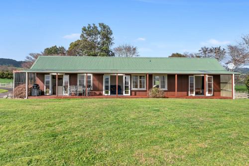 Owhata Maison | The Cottage - Rotorua Holiday Farmstay