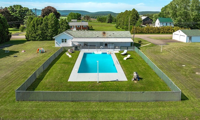Catawissa Maison | The Country Escape w/private pool -10 min from Knoebels!