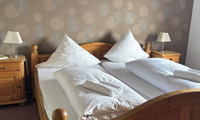 Wethen Maison | The country house is in a quiet location, close to hiking and cycling trails, as well as close to highways.