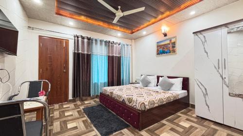 Kasauli Appartement | The Couples Paradise Balcony