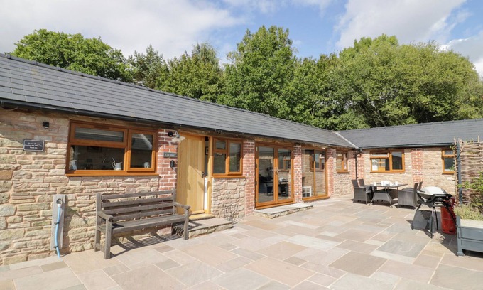 Bringsty Maison | THE COW SHED, pet friendly, character holiday cottage in Bromyard
