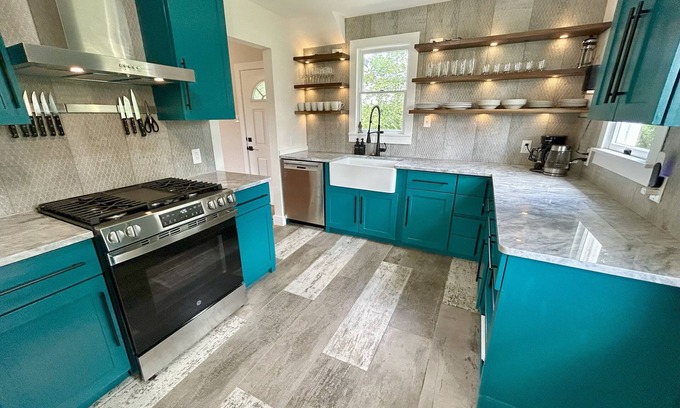 Berkeley Springs Autre | The Cowbell - 3-bedroom farmhouse in charming Berkeley Springs