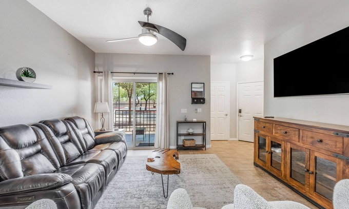 East Mesa Copropriété | 3-bedroom 2- bathroom First Floor Condo With Two Sparkling Pools and Spas