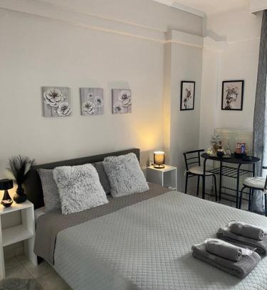 Serres Appartement | The Cozy Cine-Hub