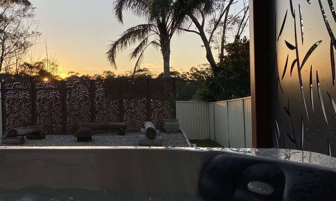 Hill Top Cottage | The Cozy Cottage - private hot tub, breakfast & a bottle of local wine.