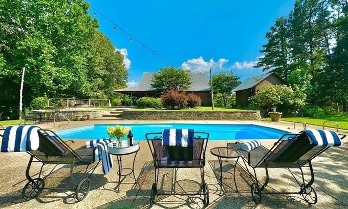 Batesville Maison | The CPL, 2BR Oxford Retreat by Velvet Ditch Villas