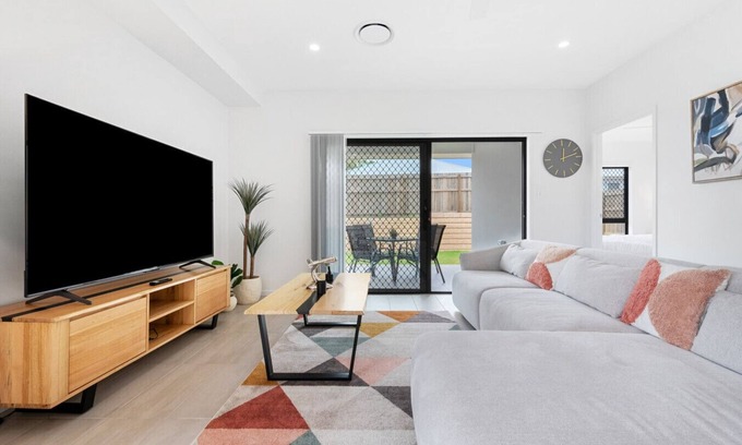 Burpengary East Appartement | `The Crest` - Stunner in North Harbour Estate