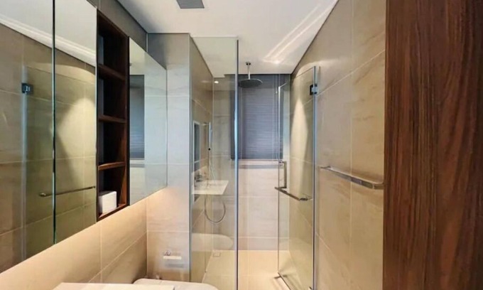 Ho Chi Minh City Appartement | #The Crest Lux Bathtub-panoramic city view.