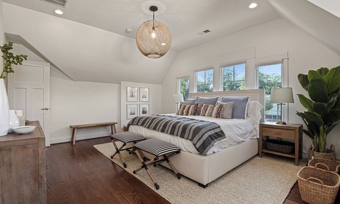 North Ridge Maison | The Crestwood House - Family Friendly Retreat with Private Backyard - DCA