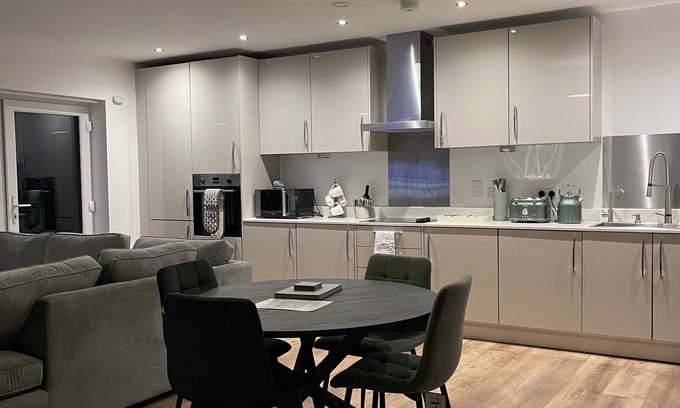 Harlow Appartement | The Crimsons, Godfrey House Edinburgh Way