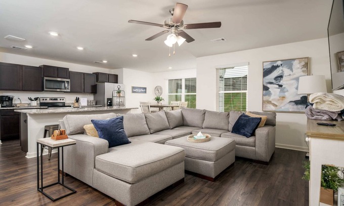 Tuscaloosa Maison | The Crossing Cottage- 4 BR 2.5BA- Ping Pong Table