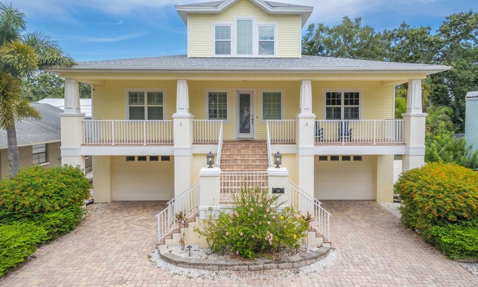 Crystal Beach Maison | The Crystal Breeze House