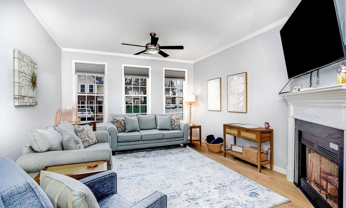Northwest Raleigh Maison | The Dancing Daisy; Near Airport and Umstead; Well Appointed; Centrally Located