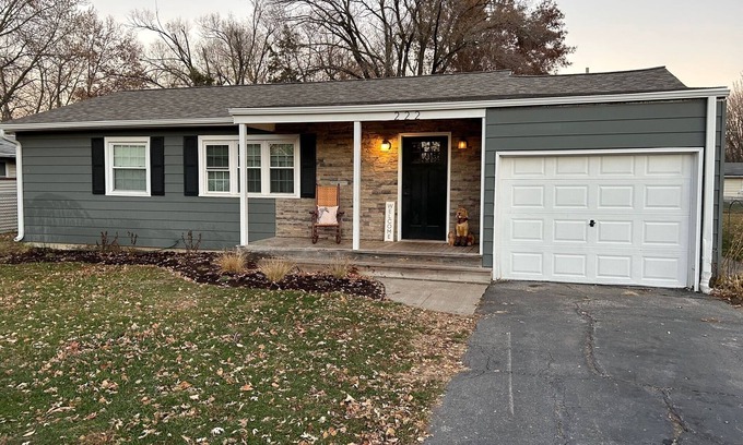 Centralia Maison | The Dapple Grey Chalet - Cozy Home in a Country Town