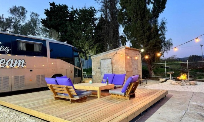 Gesher HaZiv Appartement | The Daydream Bus Hideaway by Sea N' Rent