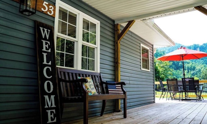 Ragland Maison | *The Decked out Den*