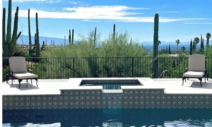 Tucson Maison | The Desert Vista Adobe with breathtaking views, pool & hot tub!