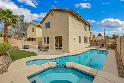 Spring Valley Maison | The Designer House with Heated Pool and 10 Min to Strip Great for Family