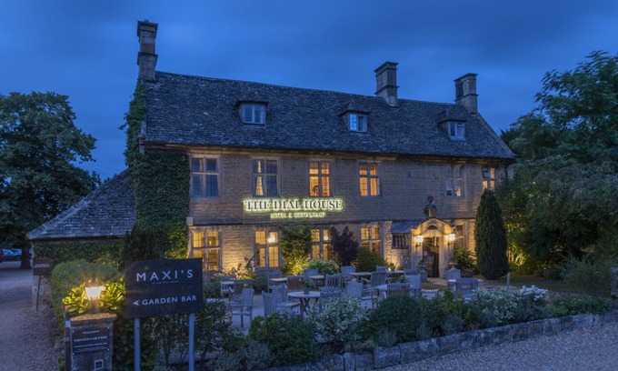Bourton Hôtel | The Dial House