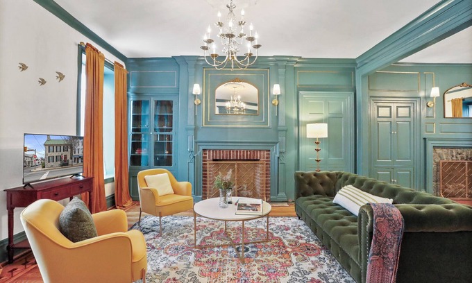 Shippensburg Maison | The Doctor’s House: 4BR, Historic Elegance & Downtown Adventure - Sleeps 9!