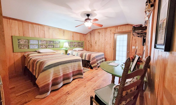 Sparta Maison | "The DogHouse" a Pet Friendly Cabin on a 50 Acre Horse Farm, The Doghouse - Pet Friendly Cabin w/ Vi