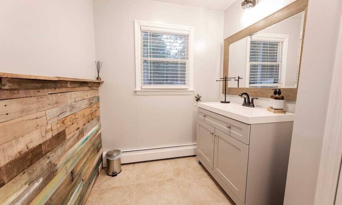 Miller Place Appartement | The Dogwood Inn - an eclectic north shore retreat
