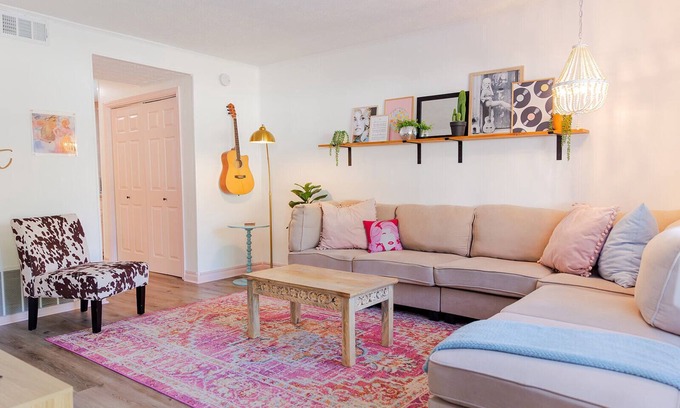 Covington Maison | The Dolly- 1/2 mi from Covington Square