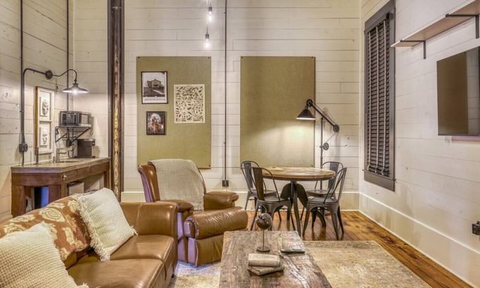 Brenham Hôtel | The downtown Brenham Schoolhouse Hotel, Suite 2
