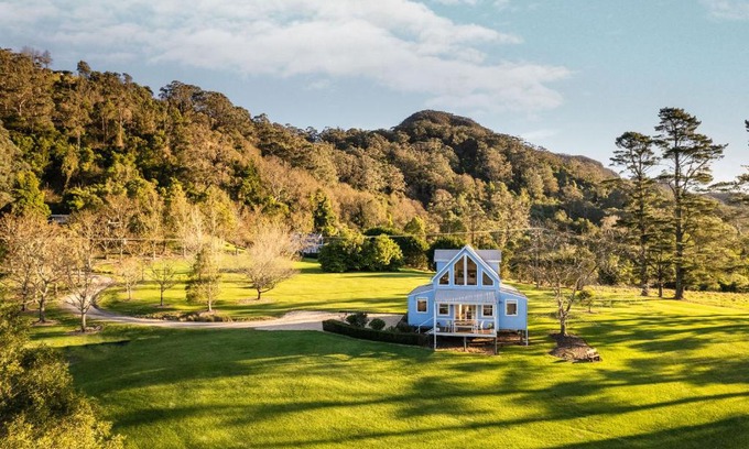 Woodhill Cabine | The Drawing Rooms of Berry