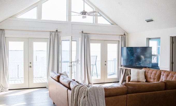 Pass Chateau Harbor Maison | the DREAMCATCHER at Indian Bay - A peaceful waterfront escape